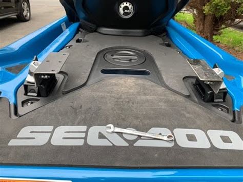 5-gallon LinQ cooler now includes a quick-connect plug on the aft portside gunwale that pulls water from the ocean or waterway youre riding in, a coiled hose and a similar plug at the back left corner of the cooler to channel it to the cooler, and the necessary pump to keep live bait or the days catch fresh. . Sea doo linq cooler hack